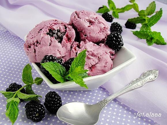 Lody jeżynowe