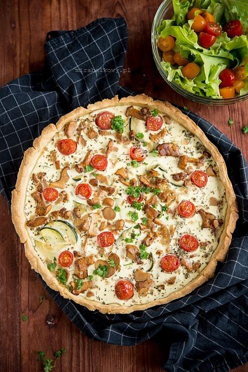 Tarta z kurkami, cukinią i pomidorkami koktajlowymi