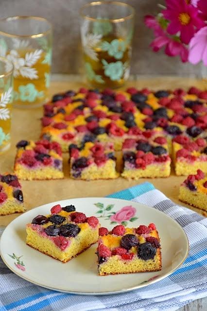 Fit ciasto kokosowe z owocami