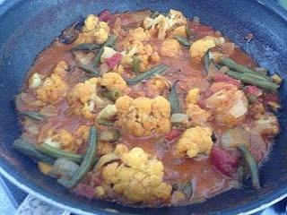 Curry z fasolką i kalafiorem