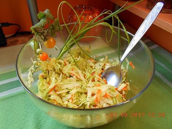 Surówka z kapusty pekińskiej, marchewki i jabłka