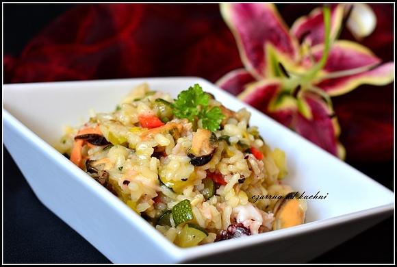 Kolorowe risotto z owocami morza