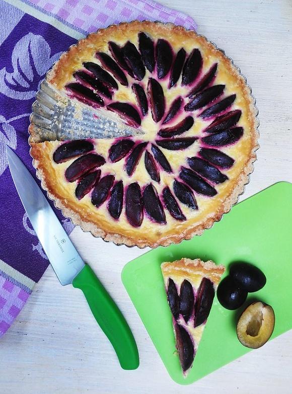 Szwajcarska tarta ze śliwkami na bezglutenowym spodzie