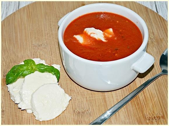 Zupa krem z pieczonej papryki i pomidora
