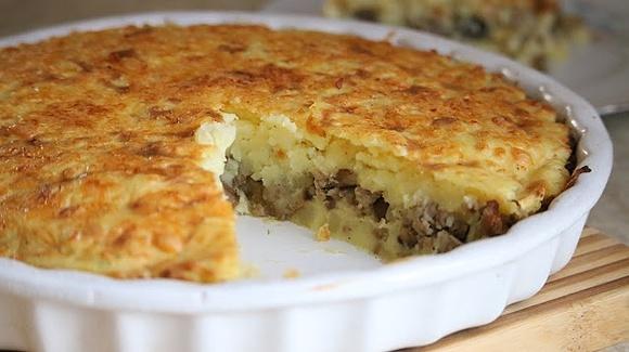 Zapiekanka ziemniaczana z mięsem i grzybami – prosta i pyszna