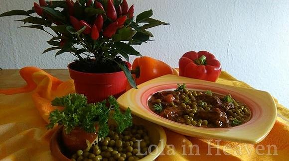 Szpinak i kofta z zielonym groszkiem