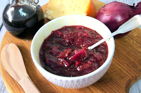Chutney ze śliwek i czerwonej cebuli