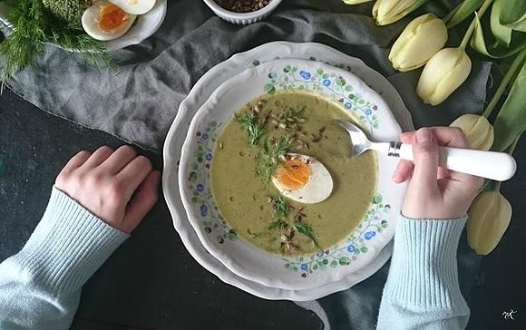 Zupa krem z brokuła z jajkiem