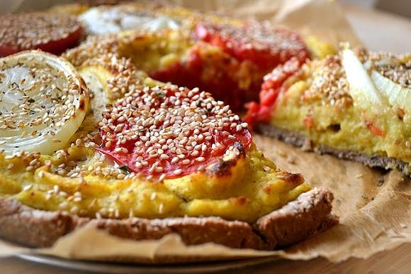 Wytrawna tarta z kremem jaglano-dyniowym