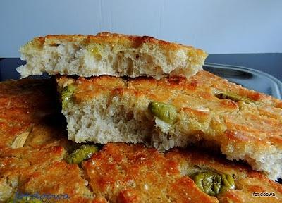 Focaccia na zakwasie z oliwkami