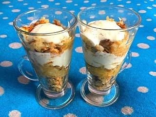 Szarlotka w pucharku - szybki i zdrowy deser z jabłkami