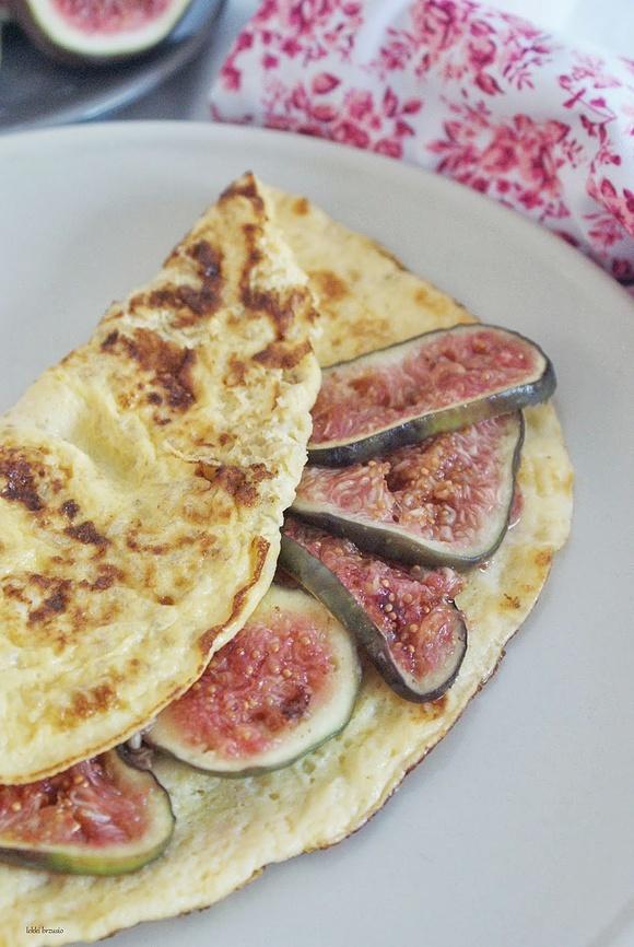 Omlet z parmezanem i figami