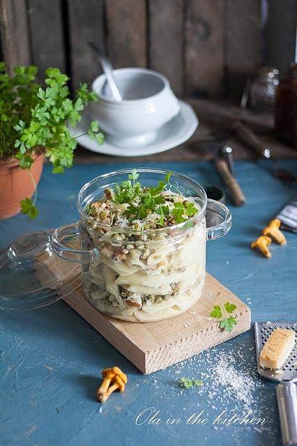 Penne z kurkami i groszkiem