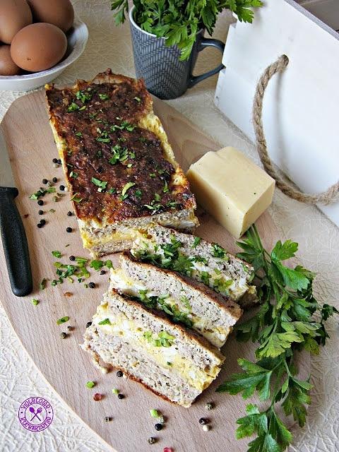 Pieczeń mięsna z jajkiem i serem