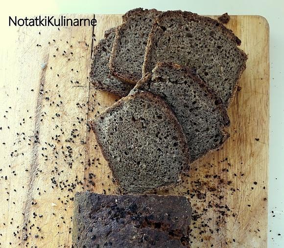 Czarny chleb hamelmana z wrześniowej piekarni amber