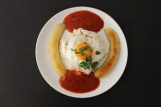 Arroz a la Cubana - ryż kubanski z jajkiem i smażonym bananem