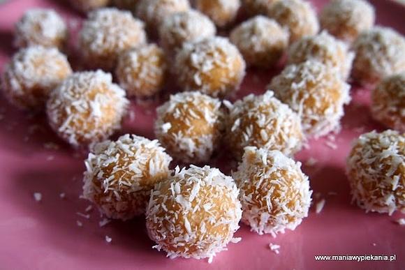 Kuleczki jaglane a la Rafaello bez glutenu i laktozy