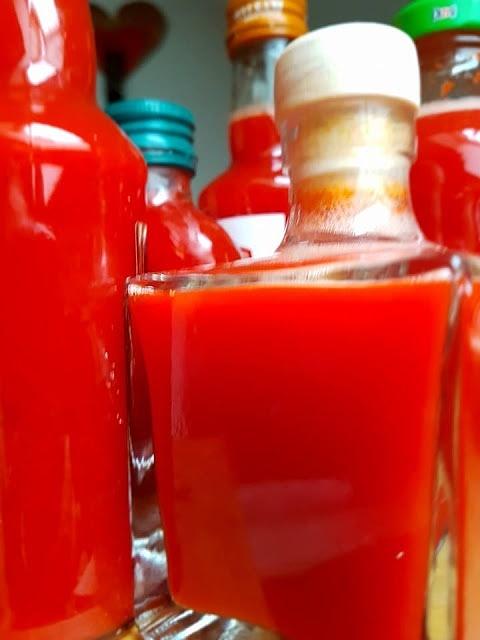 Domowe Tabasco – łatwy przepis z fermentacją