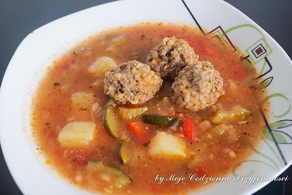 Sulu köfte – turecka zupa z pulpetami i warzywami