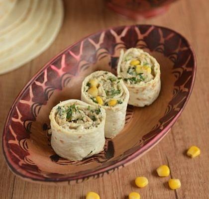 Tortilla z tuńczykiem, mozzarellą i kukurydzą