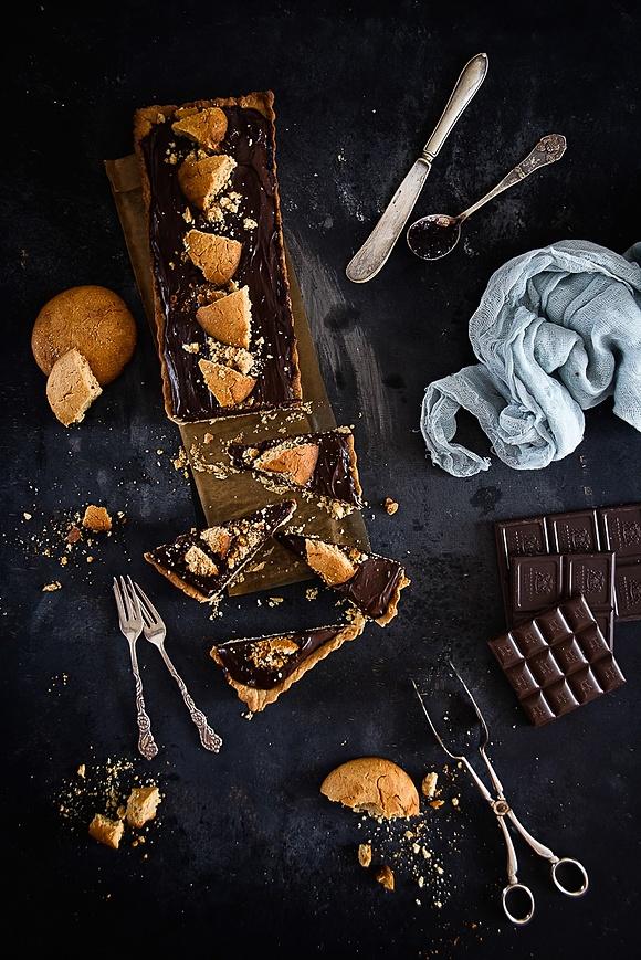 Krucha tarta z dżemem borówkowym i kremem czekoladowym