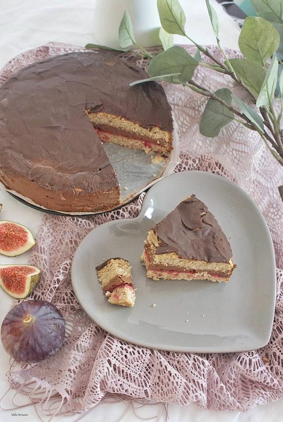 Czekoladowy tort bez dodatku cukru z niskim IG