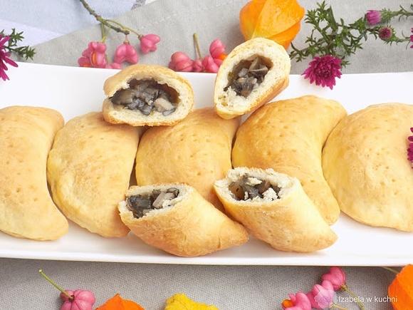 Krucho-drożdżowe pierożki z grzybami