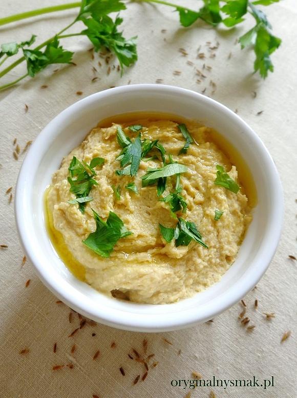 Hummus - zdrowa pasta z ciecierzycy na kanapki i dip