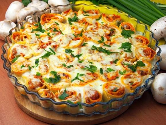 Naleśnikowe świderki bolognese z sosem beszamelowym