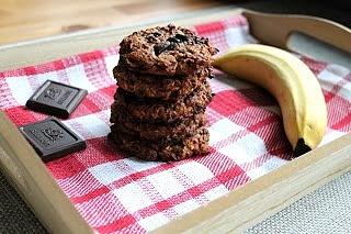 Ciasteczka bananowo-owsiane z gorzką czekoladą