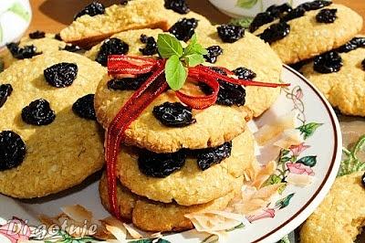 Ciasteczka kokosowo-kukurydziane z suszonymi wiśniami bez glutenu