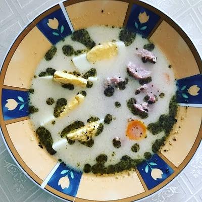 Żurek z jajkiem i białą kiełbasą