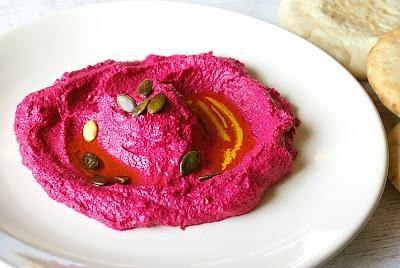 Buraczkowy hummus