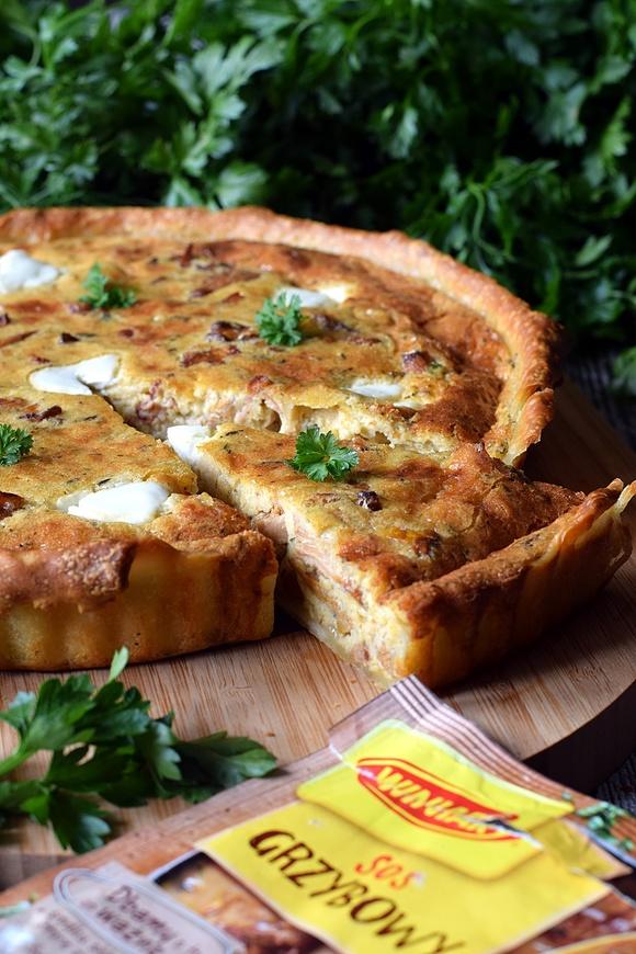 Quiche grzybowy z kurkami, boczkiem i serem cheddar