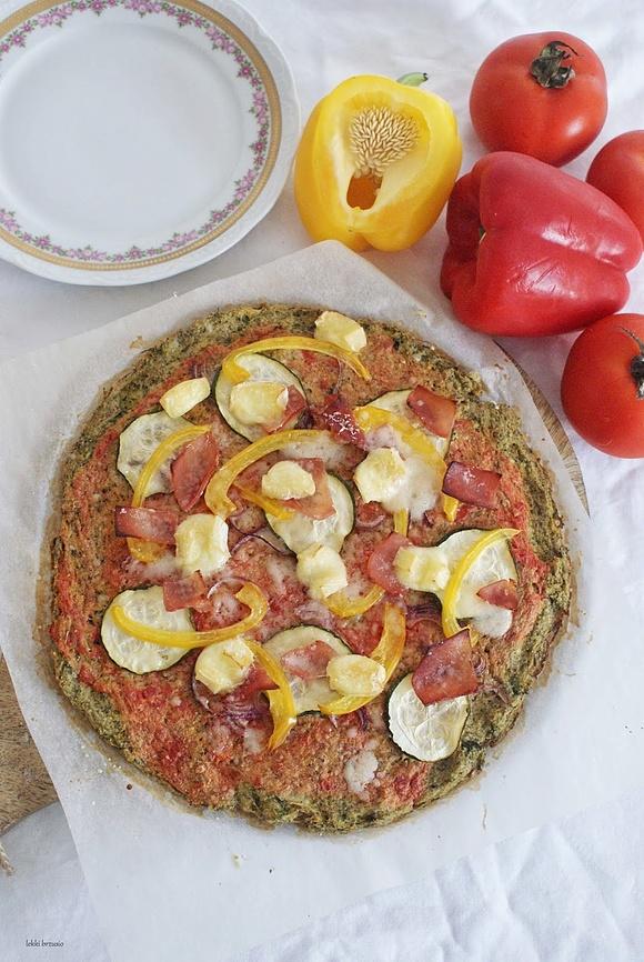 Pizza na brokułowym spodzie