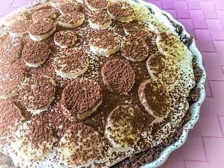 Bananowa tarta z bitą śmietaną bez pieczenia