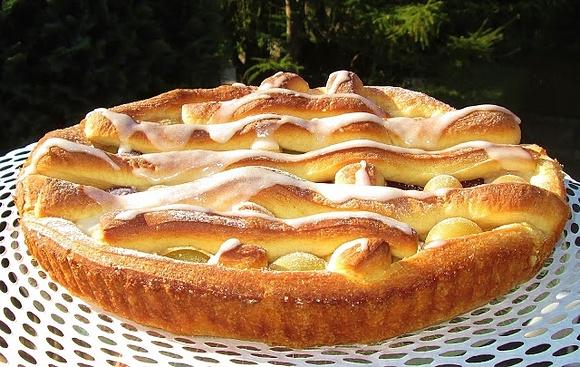 Tarta drożdżowa z owocami