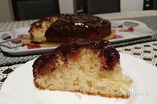 Babka jogurtowa z owocami i czekoladą