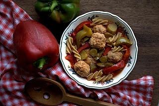 Zupa paprykowa z klopsikami