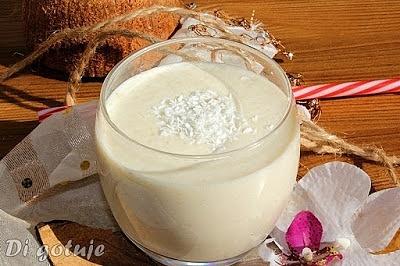 Koktajl kokosowo-bananowy z zsiadłym mlekiem