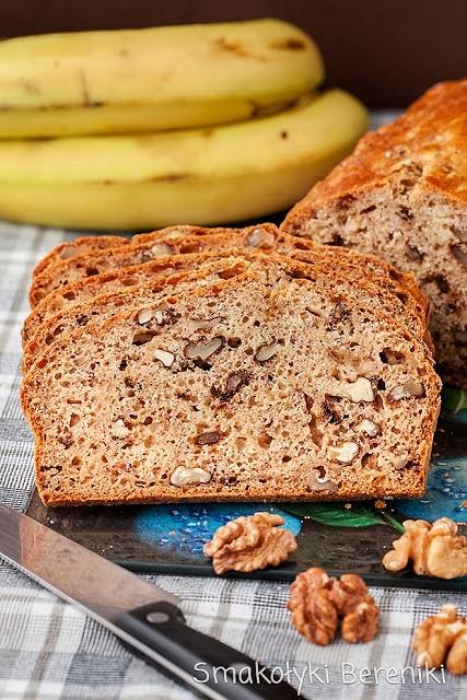 Chlebek bananowy z orzechami