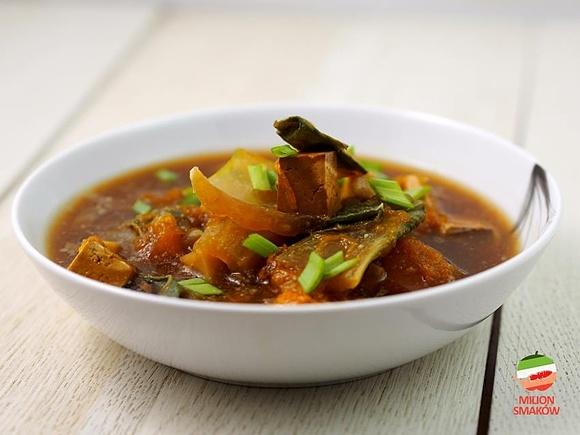 Zupa z pieczonej dyni, tofu i pak choi