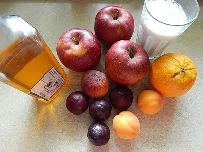 Koktajl jabłko, morela, pomarańcza, śliwka