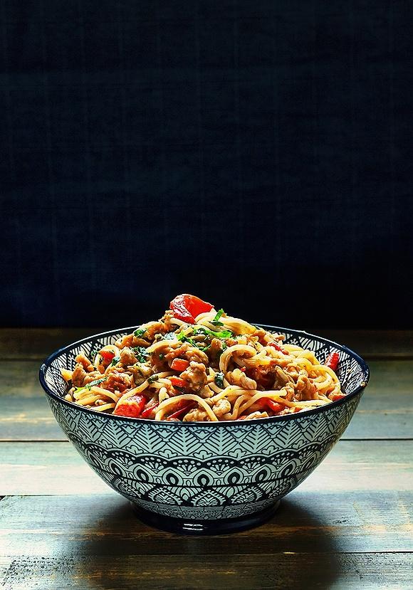 Spaghetti z kurczakiem i pieczoną papryką
