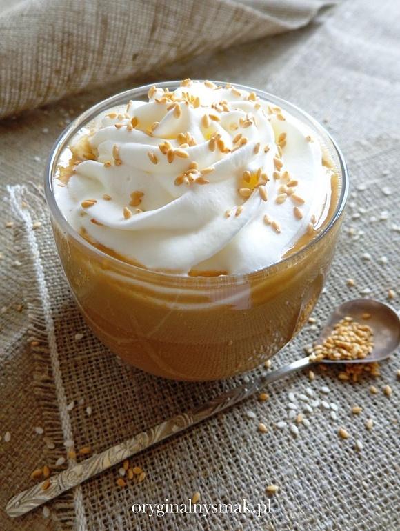 Kawa z białą czekoladą i tahini