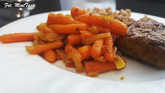 Marchewka na gęsto z kurkumą i cebulą