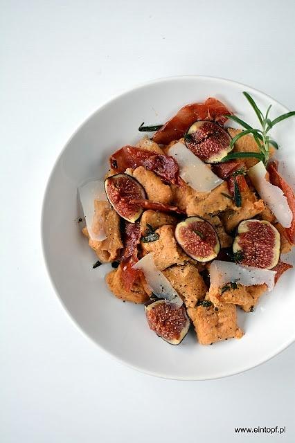 Gniocchi z batatów z pieczonymi figami i chrupiącym boczkiem