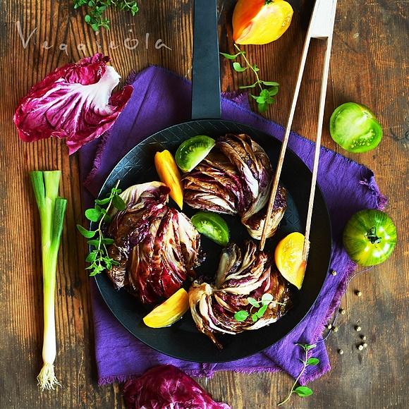 Duszone radicchio z octem balsamicznym i pomidorami