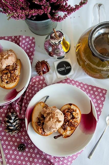 Gruszki z chrupiącą kołderką