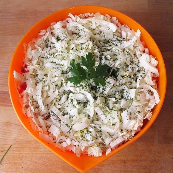 Sałatka gyros warstwowa